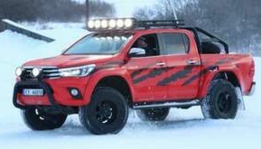TØFFE: Toyota Hiluxen i Børning II-filmen er prototypen på Arctic Trucks versjon av nye Toyota Hilux.