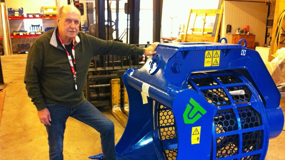 EKTE KJÆRLIGHET: - Denne vidunder-sortereren kaller jeg «dattra mi», sa Harry Lian om sitt mest populære produkt.