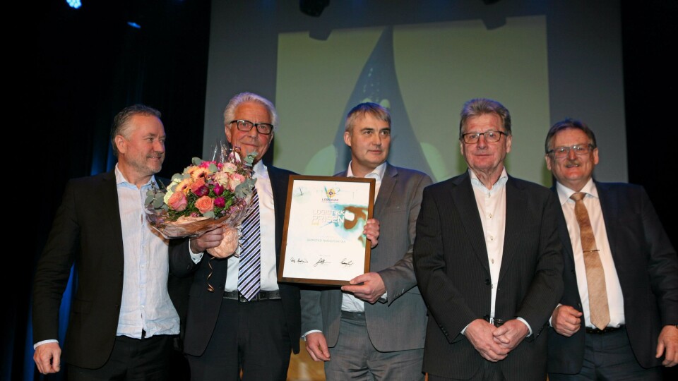 Børstad Transport er tildelt Logistikkprisen 2017 i Trøndelag. Her fra prisutdelingen under festmiddagen på Røroskonferansen lørdag kveld. Fre venstre: Jan Ola Strandhagen, Sverre Myrvold, Tor Jakob Reitan, Rolf Aarland og Guttorm Sand.