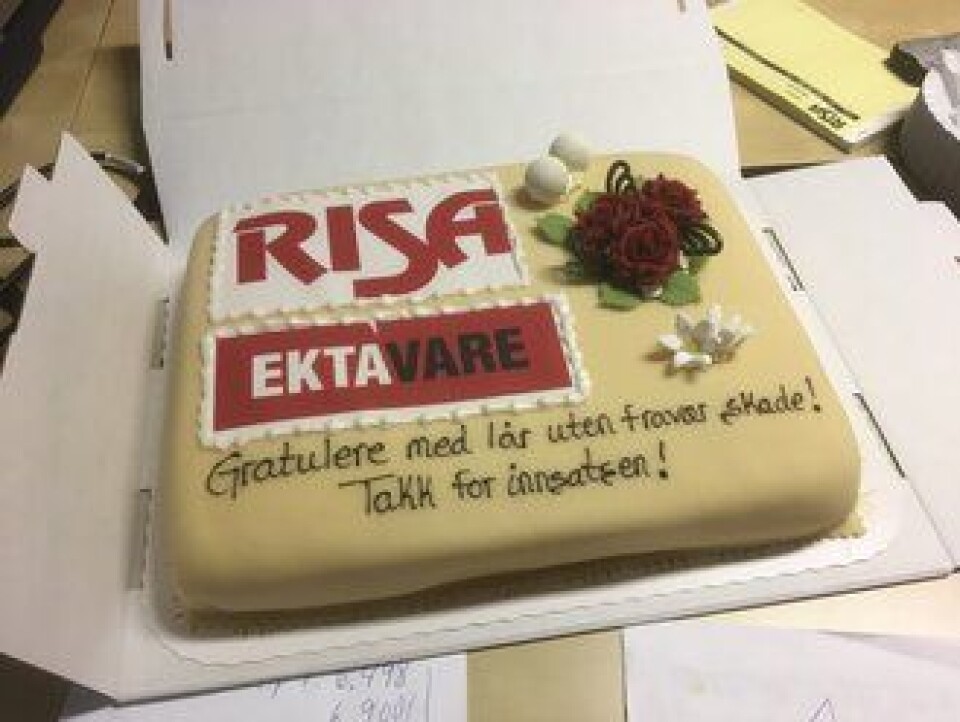 Gratulasjonskaken til de ansatte.