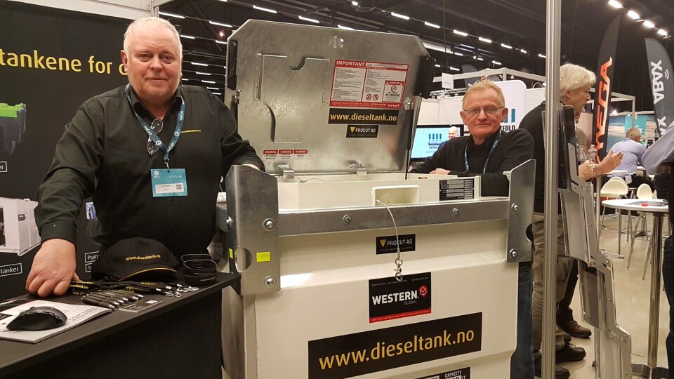 Salgssjef dieseltank Arild Herskedal (t.v.) og selger Håvard Berild i Procut AS var på plass på Arctic Entrepreneur 2017 på Gardermoen.