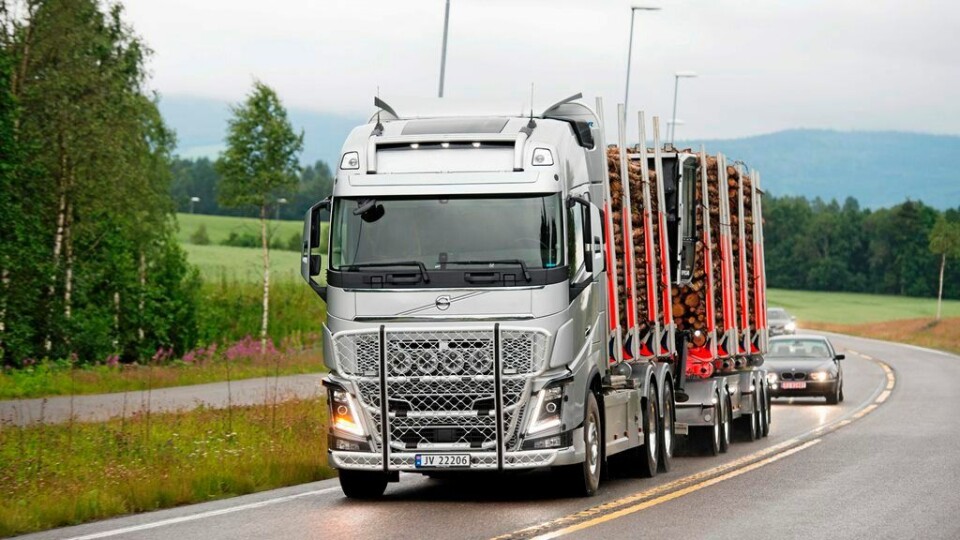 Volvo holdt akkurat unna langspurten til Scania i de to tyngste og avgjørende vektsegmentene.