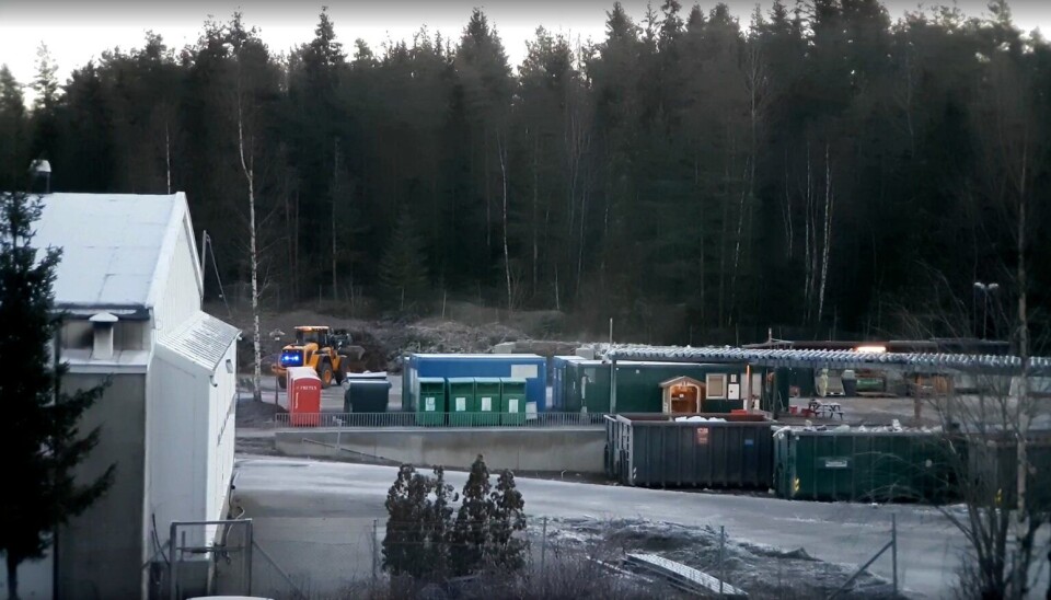 En av de tre hjullasterne med blåblink bak som aktiviseres når det rygges. Bildet er fra Follo Rens avfallsmottak på Sofiemyr i Oppegård kommune.