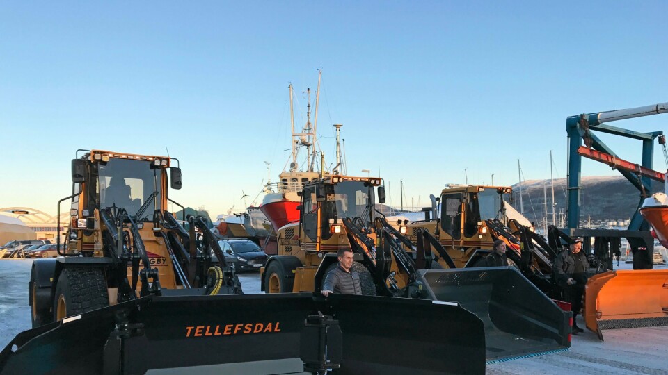 TRE MASKINER: Når man ser hva som sitter i fronten på de tre Ljungby-hjullasterne som er levert til Tromsø, er det liten tvil om hvilke arbeidsoppgaver som venter.