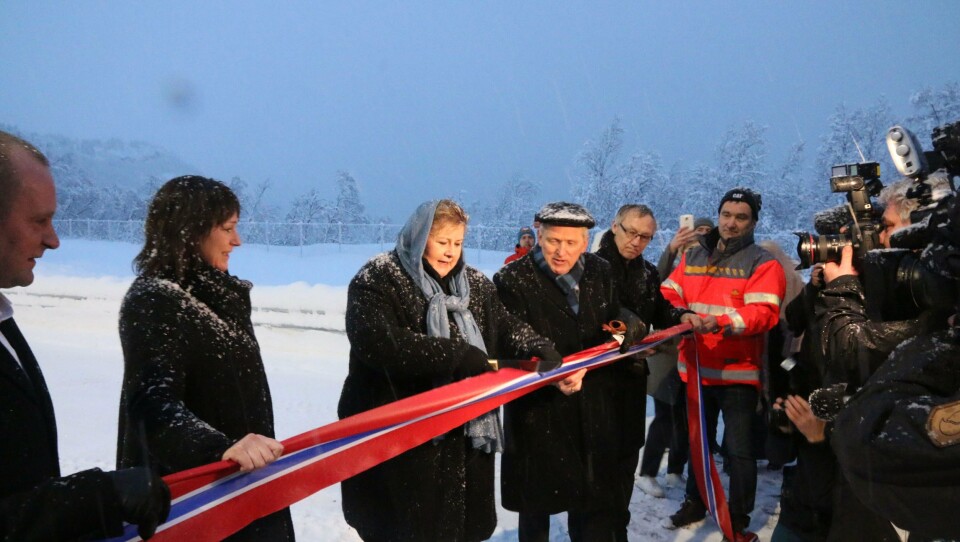 Statsministeren skar snora for 13 kilometer ny E6