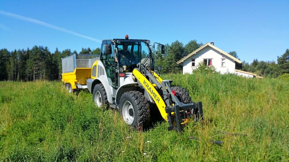 H&H Maskin selger blant annet Kramer-maskiner. På bildet er en Kramer 8105 med arbeidsvekt på 5650 kg. Den drives av en Deutz-motor med effekt på 74,4 kW/100 hk. Tipplast i skuffe er ca. 3,6 tonn, ifølge H&H Maskin.