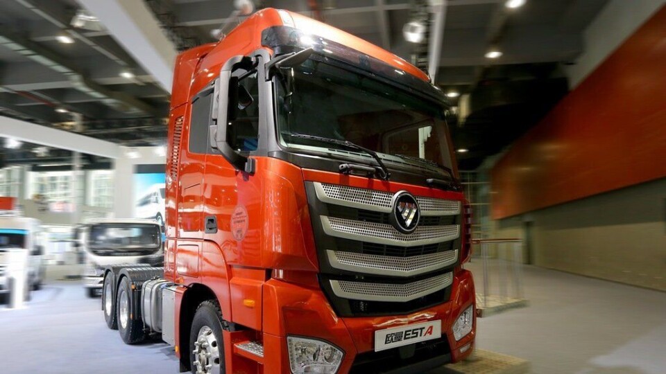 Auman EST minner sterkt om Mercedes-Benz Actros, men så eier også Daimler AG halvparten av produksjonsselskapet.
