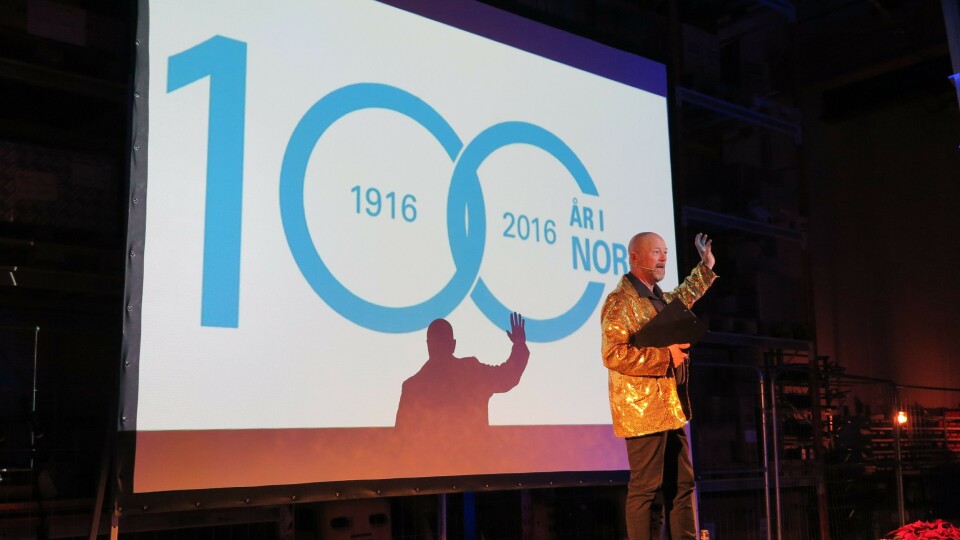 BORSPESIALISTEN: I gulljakke opererte Geir Schaug i stor stil og ga en borstålspresentasjon ingen har hørt maken til.