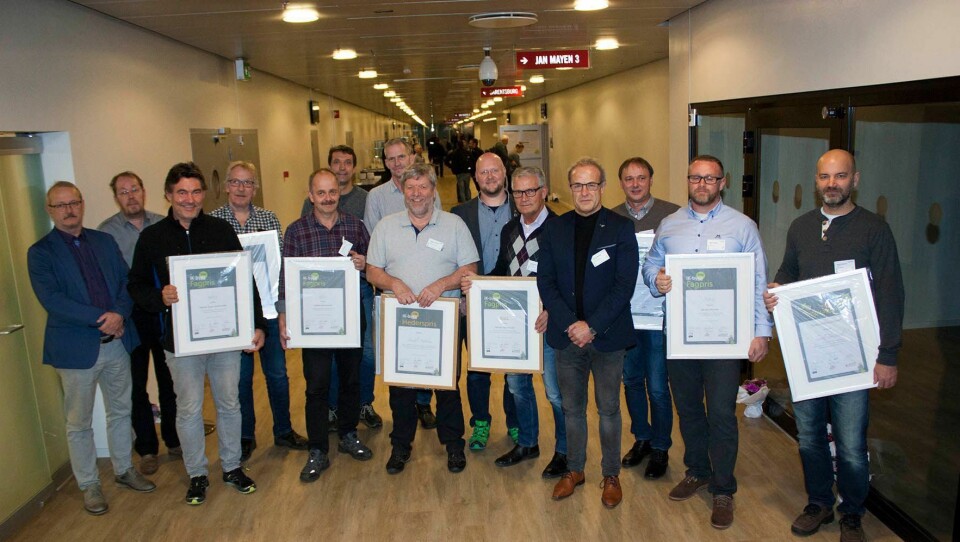 Personene på bildet er fra venstre: Bjørn Bakken (Fet kommune), Morten Nårstad (Fet kommune), Stein Henningsen (Nedre Eiker kommune), Steinar Løvstad (Fet kommune), Erik Adolfsen (Løten kommune), Ole Petter Bergersen (Vestre Toten kommune), Harald Andersen (hederspris), Jürgen Spindler (Sørum kommune), Freiner Olaussen (Sørum kommune), Øyvind Melvold (Sørum kommune), Arne Kristiansen (Lørenskog kommune), Glenn Dylling (Re kommune) og Sven Førsund (Re kommune)(årets driftstekniker).