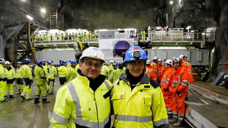 Prosjektdirektør Fernando Vara Ortiz De La Torre (Acciona) og Jernbaneverkets prosjektleder Anne Kathrine Kalager er godt fornøyde med at alle TBM-ene er på plass i berggrunnen mellom Ski Stasjon og Oslo S.
