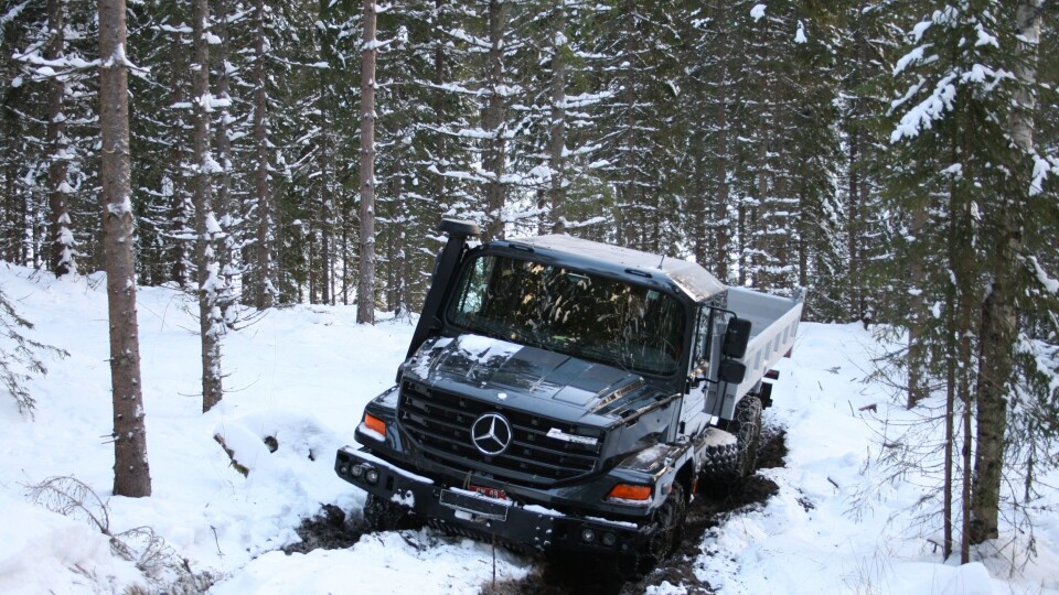 Nykommeren Mercedes-Benz Zetros overbeviste under øvelsen i skogen og sporene etter hogstmaskiner på Nordfjeld.