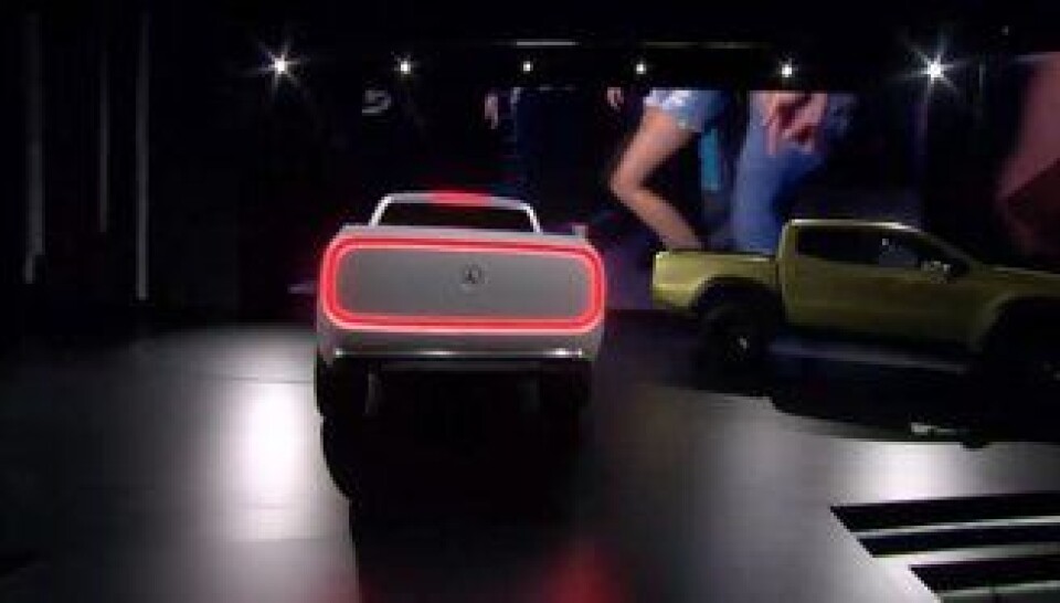 Den med urbane av de to X-Class-konseptbilene hadde noen særegne baklys. Det er i skrivende stund ikke sikkert at disse blir en del av tilvalget når pickupene masseproduseres. Men tøft er det.
