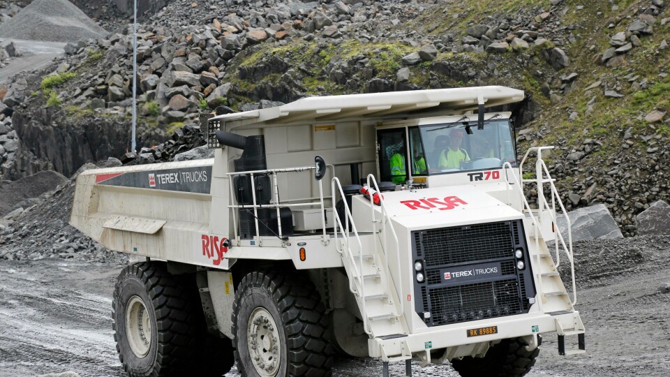 SKAL OPP OG FREM: Dette er første Terex tipptrucken Volvo Maskin leverer i Norge. Maskinen er kjøpt av Risa og går i bruddet til Rekefjord Stone i Rogaland.