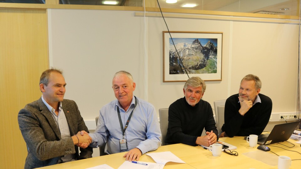 F.v: Ove Nesje (avdelingsleder SVV), Kjell Næss (regiondirektør Mesta), Sigmund Lønset (byggeleder SVV) og Halgeir Brudeseth (prosjektelder SVV).