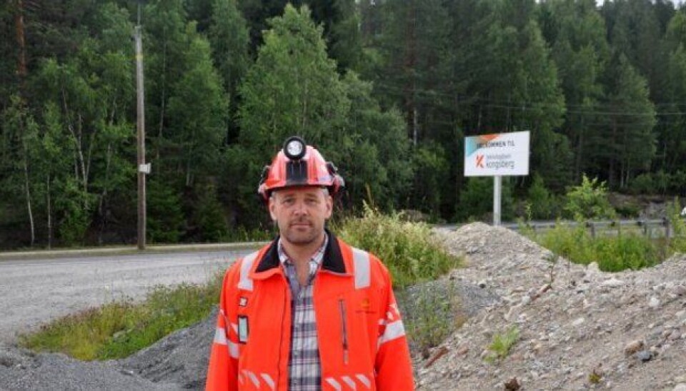 Byggeleder Lars Håheim i Statens vegvesen der ny E134 kommer ut av Moanetunnelen i vest og krysser over dagens veg og Kobberbergselva og videre opp Lassedalen.