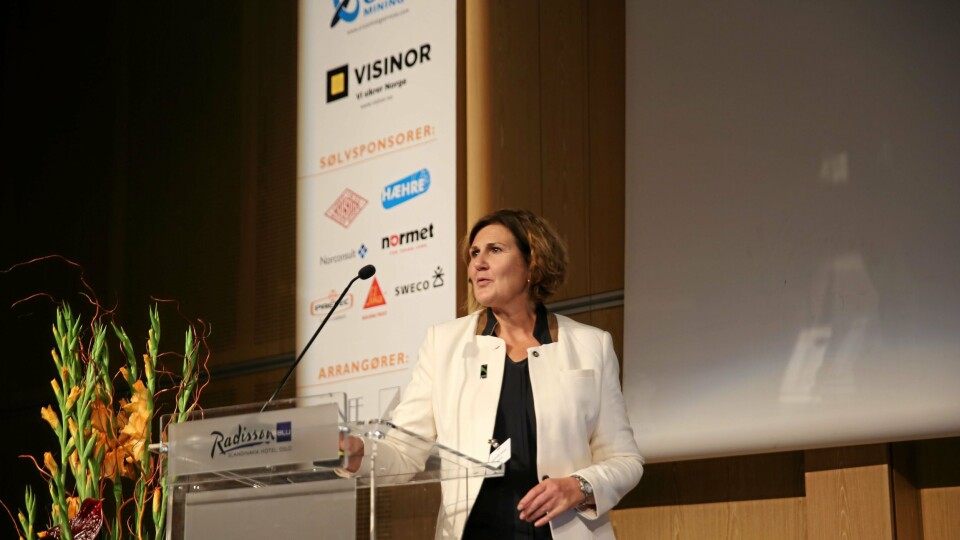 Ingrid Dahl Hovland, administrerende direktør i Nye Veier AS, er fornøyd med interessen for E18 Rugtvedt - Dørdal. Bildet er fra Fjellsprengningskonferansen 2015 på Radisson i Oslo.