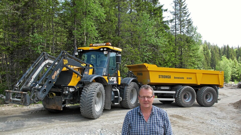 Oddmund Vågsli i Tokke kommune har kjørt traktorer med eksosbrems i mer enn 20 år og er overbevist om hva innretningen betyr for sikkerheten og effektiviteten.
