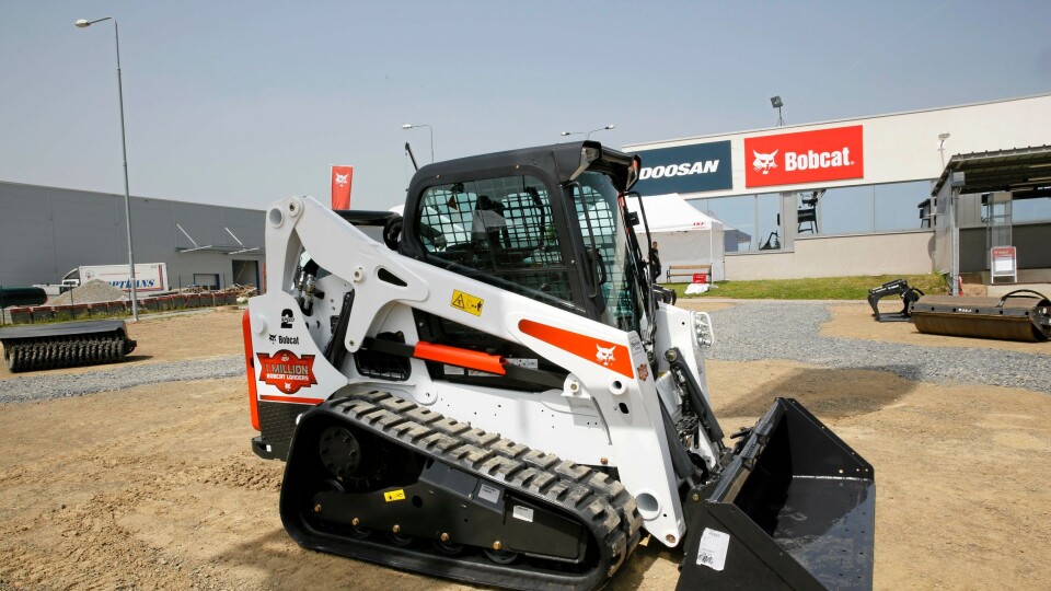 Dobris ligger ikke langt fra hovedstaden Praha i Tjekkia. På bildet konturene av det nye, store forskningssenteret som var iferd med å sluttføres da A&T var på besøk ved overleveringen av kompaktlaster 1 million.