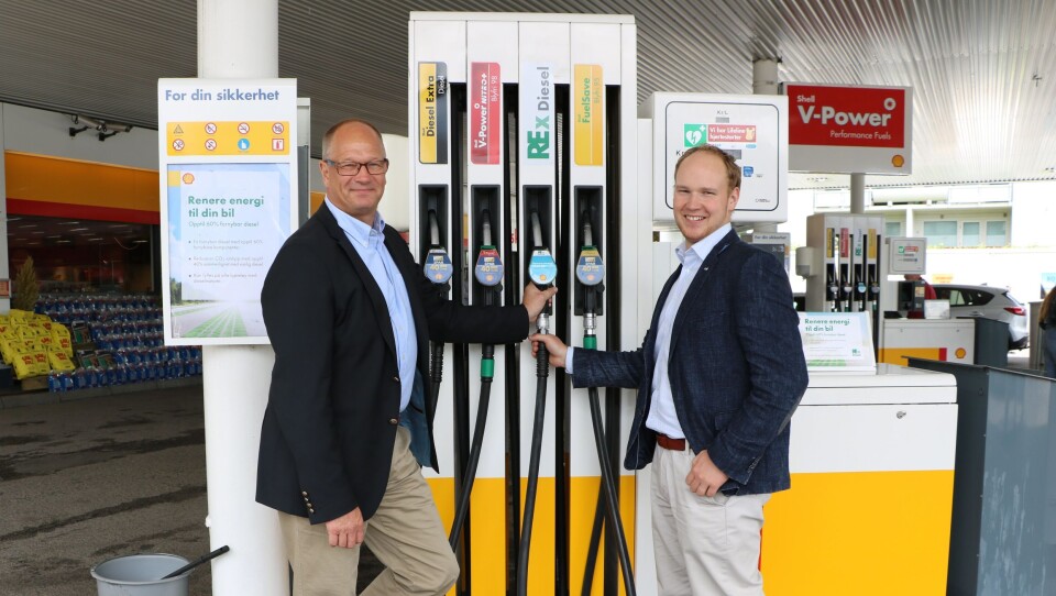 LOVENDE: Mika Wiljanen (Smart Fuel/St1) og Kåre Gunnar Fløystad (ZERO) ser frem til testperioden av Rex diesel.