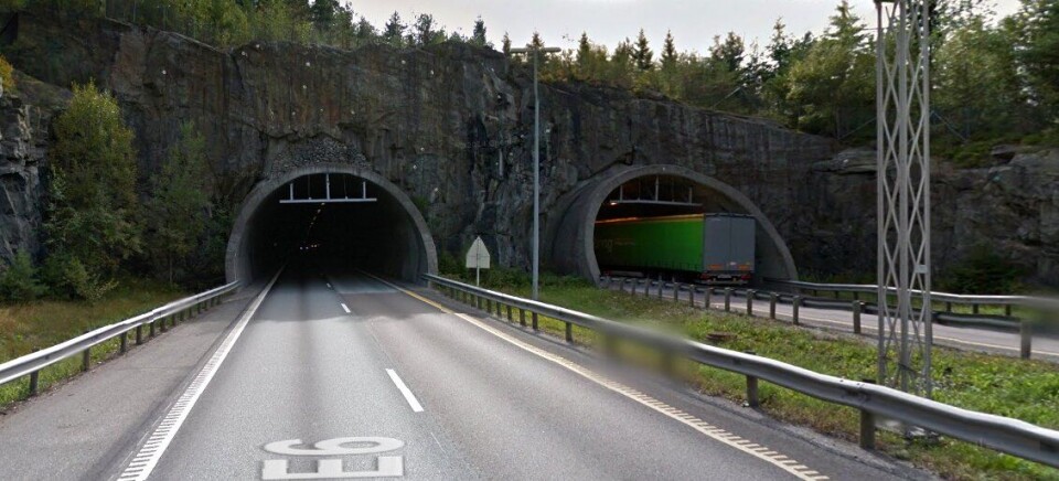 E6 er Norges hovedvei sørover mot Europa. I sommer stenges ett av disse løpene. Det blir det kø av.