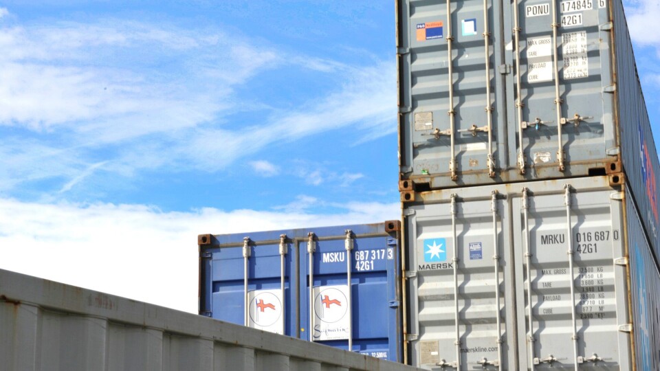 Nå skal «den som overtrer eller medvirker til å overtre» bestemmelsene om vekt ved transport av container og vekselflak bli gjort økonomisk ansvarlig for overlast på container og vekselflak.