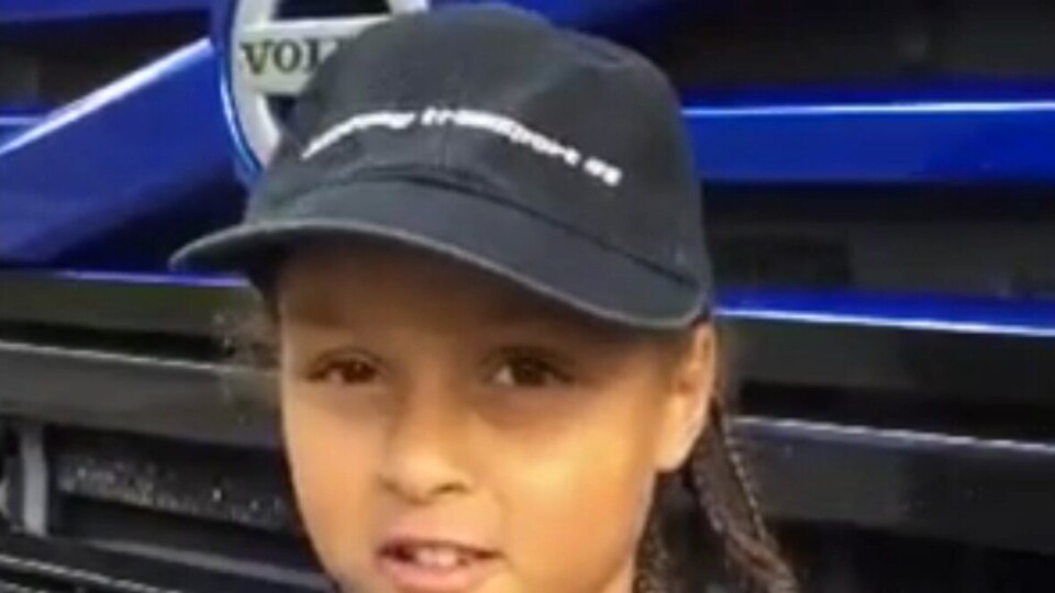 Patrik (9) søkte - og fikk- jobb hos Skoveng Transport