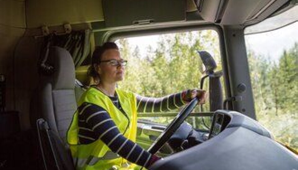 - Det blir helt stille i førerhuset når jeg kjører elektrisk, sier Therése Persson.