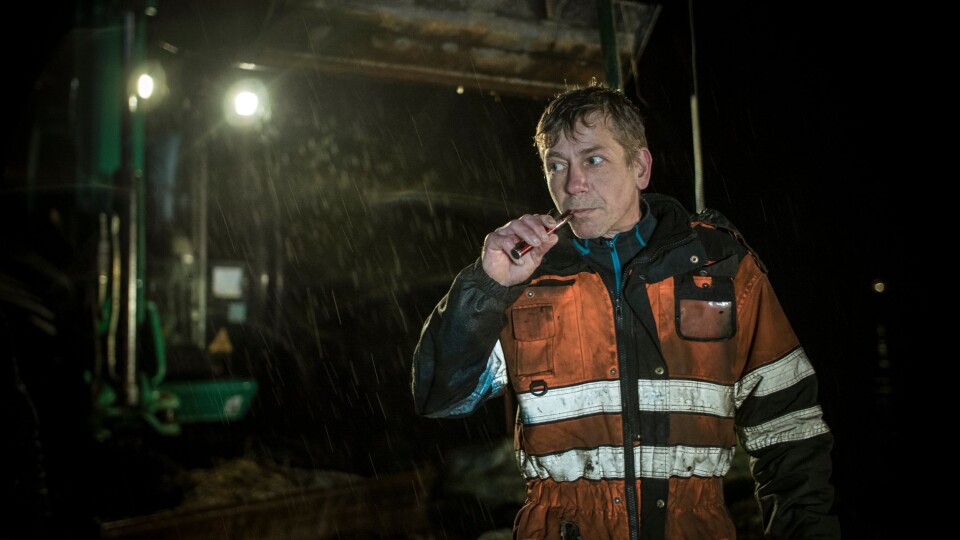 Odda: Tor Steinar Tveit er svogeren til Thord, og elsker bilberging. Tor Steinar er lett å få øye på da e-sigaretten alltid er med.