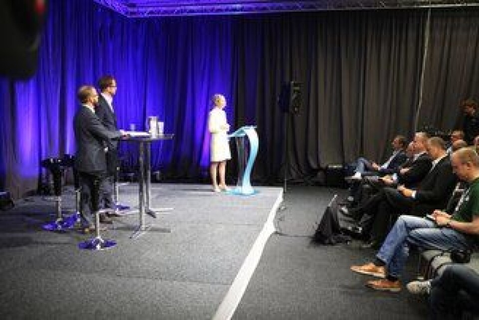 Etter åpningen var det klart for politisk debatt. Statsråd Ketil Solvik-Olsen noterer mens han lytter til innlegg fra APs Karianne Tung. Til venstre Heikki Holmås (SV) og Nikolai Astrup (H).