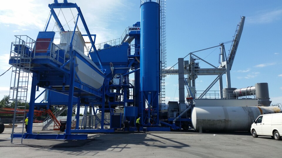 Asfaltfabrikken er installert på Ormsundkaia, den gamle containerhavnen i Oslo.