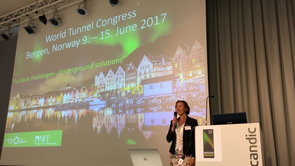 ORDSTYRER: Anne Kathrine Kalager fra Jernbaneverket (Follobanen) er ordstyrer på TBM-konferansen i Bergen. Begge