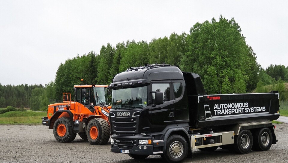 Denne Scania R580'en kjører på egenhånd inne på Scanias testfelt i Sødertalje.