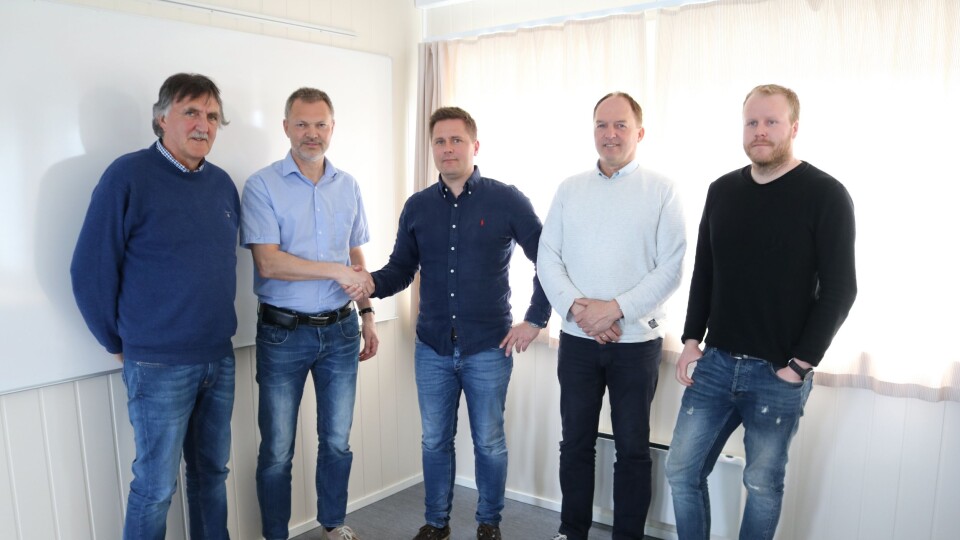 F.v.: Tor Inge Unhjem (byggeleder SVV), Halgeir Brudeseth (prosjektleder SVV), Rolf Anders Åberg (Busengdal, daglig leder), Bjørn Busengdal (Busengdal, prosjektleder), Roar Eikebø (Busengdal, anleggsleder). F.v.: Tor Inge Unhjem (byggeleder SVV), Halgeir Brudeseth (prosjektleder SVV), Rolf Anders Åberg (Busengdal, daglig leder), Bjørn Busengdal (Busengdal, prosjektleder), Roar Eikebø (Busengdal, anleggsleder).
