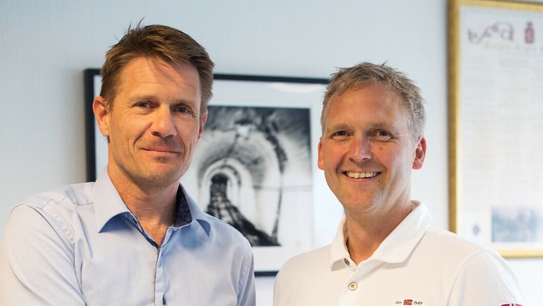 Regionssjef Eilif Rasmussen (t.v.) i Norsk Energiteknikk og Dick Vaule, salgssjef hos XL Tank med ny avtale for landsdekkende tank-salg og -service. Regionssjef Eilif Rasmussen (t.v.) i Norsk Energiteknikk og Dick Vaule, salgssjef hos XL Tank med ny avtale for landsdekkende tank-salg og -service.