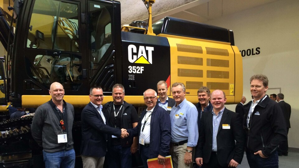 Fra venstre Jo Gunnar Håkonsen (Feiring Bruk), Erik Sollerud, adm.dir (PE), Kjetil Tørseth (Feiring Bruk), Trygve Ollendorf (Feiring Bruk), Jarle Kleppan salgsdirektør (PE), Per Olav Listou key account manager (PE), Terje Rykkhus (Feiring), Ole Petter Holene service direktør (PE) og Tormod Wæhle (Feiring Bruk).