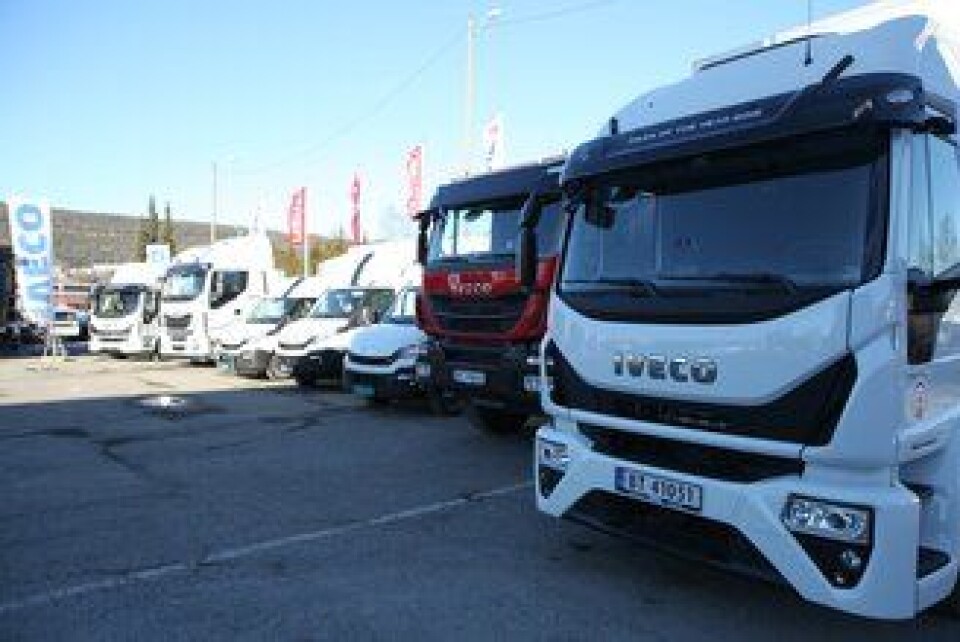 Iveco-biler på rekke og rad som venter på å bli prøvekjørt i Drammen. Det er ikke nødvendigvis akkurat disse bilene som skal på rundreisen. Men det er sikkert at Trakker, Stralis, Eurocargo og Daily i en eller flere versjoner vil være representert på stoppestedene. Iveco-biler på rekke og rad som venter på å bli prøvekjørt i Drammen. Det er ikke nødvendigvis akkurat disse bilene som skal på rundreisen. Men det er sikkert at Trakker, Stralis, Eurocargo og Daily i en eller flere versjoner vil være representert på stoppestedene.