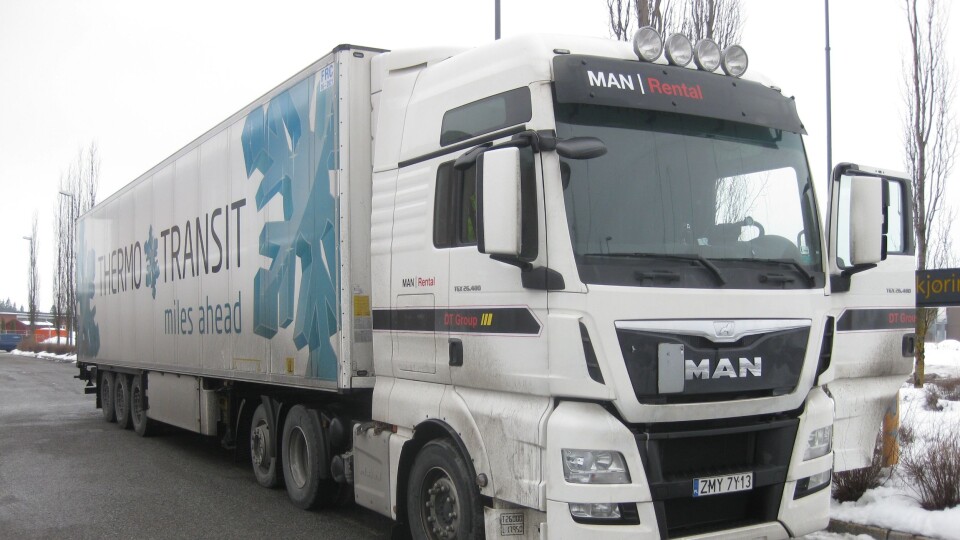 Denne polske trekkvogna hadde tre utslitte dekk og en sjåfør som kjørte på en annen persons sjåførkort da den ble stoppet lørdag 12. mars på oppdrag for Thermo-Transit Danmark A/S.