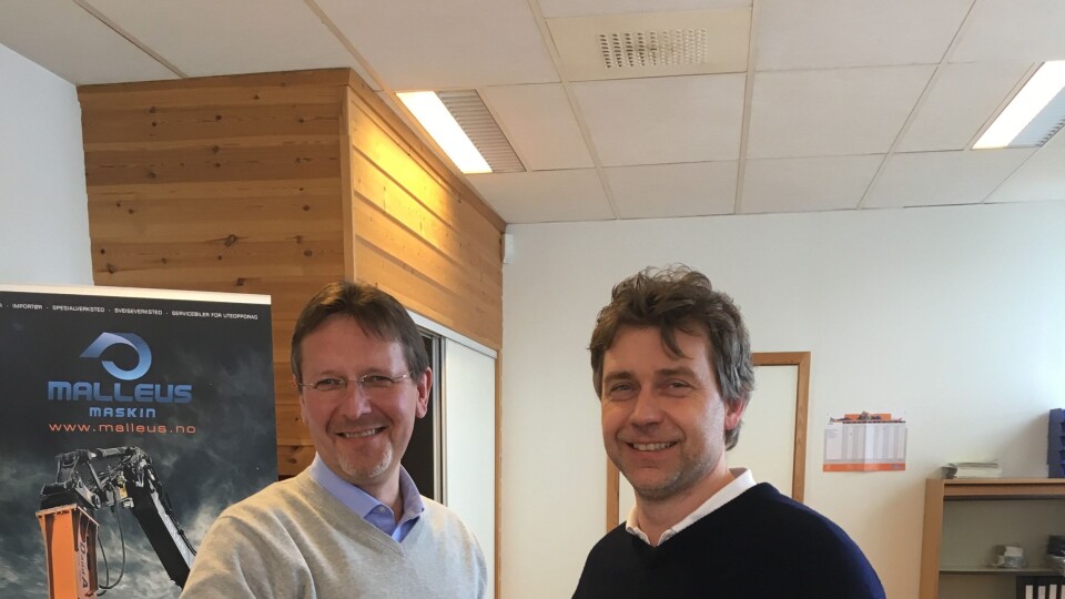 Lasse Mannola fra Movax (t.v.) og dalig leder Kai F. Moen i Malleus Maskin AS.
