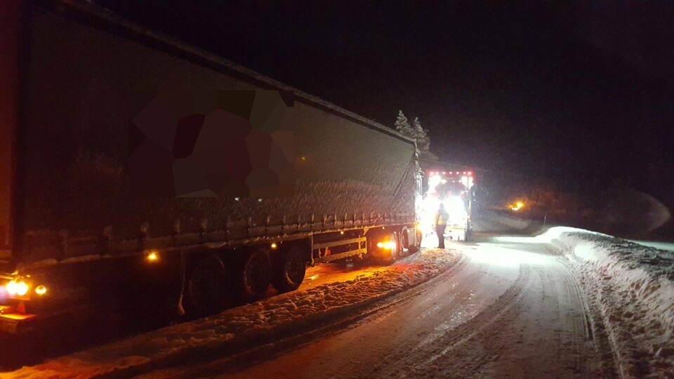 Kraftig snøfall har ført til vanskelige kjøreforhold i Møre og Romsdal. Her fra Ørskogfjellet tidligere denne uken.