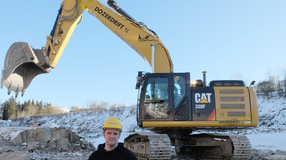 - Den er sterk, kjapp og måteholden når det gjelder dieselforbruket, sier maskinfører Sjur Morten Rokne om 33-tonneren.