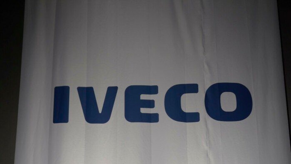 To glade prisvinnere fra AS Autoservice i Førde, fra venstre: Per-Atle Hallerud og Per Seljeseth, som ble kåret til Årets Iveco-forhandler i Norge 2016. To glade prisvinnere fra AS Autoservice i Førde, fra venstre: Per-Atle Hallerud og Per Seljeseth, som ble kåret til Årets Iveco-forhandler i Norge 2016.