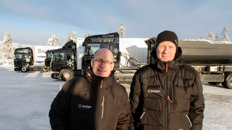 John Lauvstad (til venstre) og Vidar Fagersand i Scania er i gang med å ta i mot gjester og kunder i Trysil.