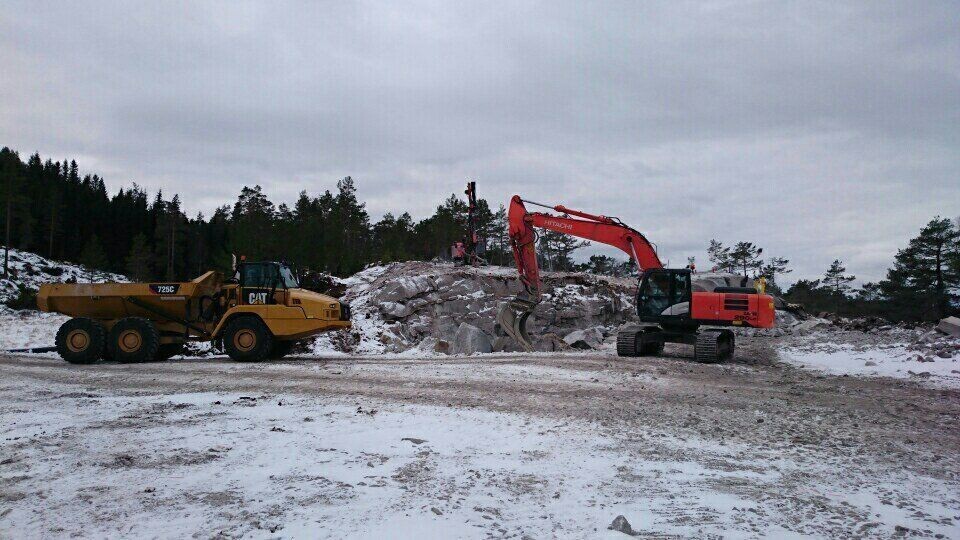 725C-maskinen fikk seg en trøkk i grillen under den ureglementerte turen i jula.