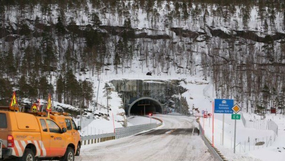 Ny bru over Femtvasselva, før E6 går inn i den nye Kråkmotunnelen.