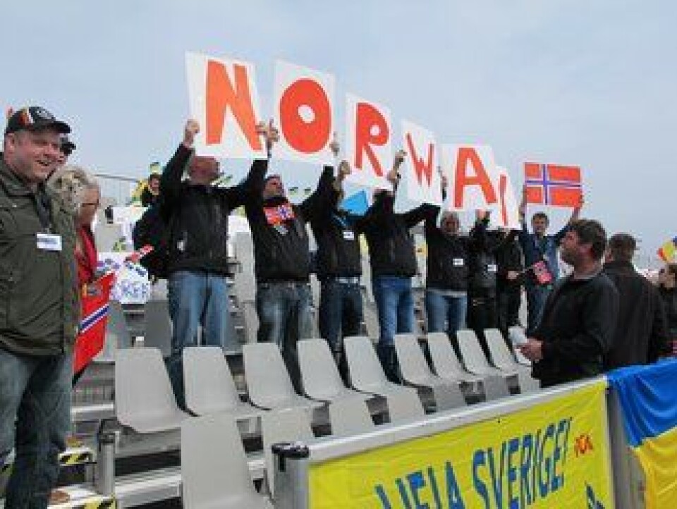 Responsen fra tilhengerne på tribunen kom umiddelbart til Erling Rolstad.