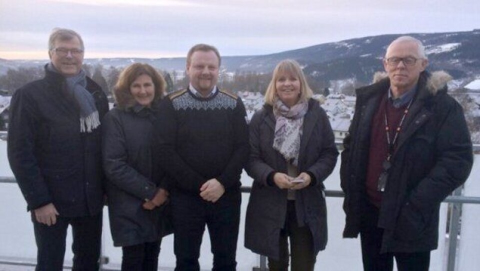 Nye Veier AS og Statens vegvesen møttes i forbindelse med planleggingen av E6 Vingrom-Ensby. Fra venstre Svein Røed, prosjektdirektør Statens vegvesen Region Øst, Ingrid Dahl Hovland, adm. dir. Nye Veier AS, Øyvind Moshagen, prosjektleder Statens vegvesen, E6 Biri-Otta, Annette Aanesland, direktør for teknologi- og utbyggingsstrategi, Nye Veier AS og Bjørn Hjelmstad, planleggingsleder Statens vegvesen, E6 Biri-Otta.