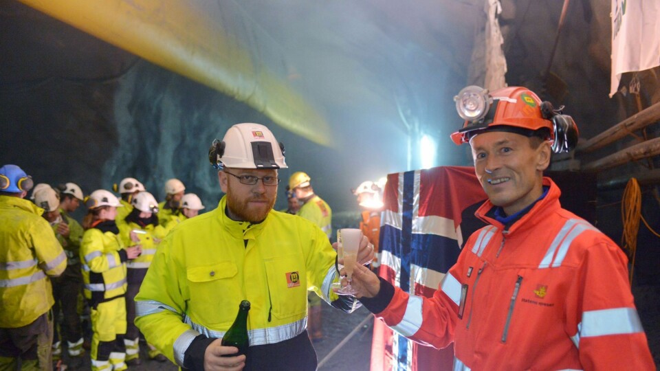 Marti-sjef Gisli Gudjonsson og Ryfast-prosjektleder Gunnar Eiterjord Gunnar Eiterjord fra feirer rekorden.