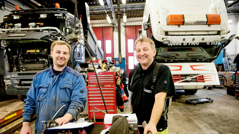 Ole-Jonny Jorde startet Hallingdal Lastebilservice i 1988. Sønnen Kjetil (29) er så godt som oppvokst på verkstedgulvet med en skiftenøkkel i hånden.