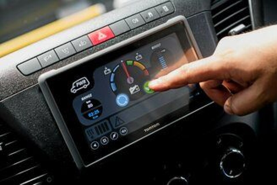 Nettbrettet fra TomTom er avtagbart og gir føreren god informasjon om rekkevidde og kjørestil.