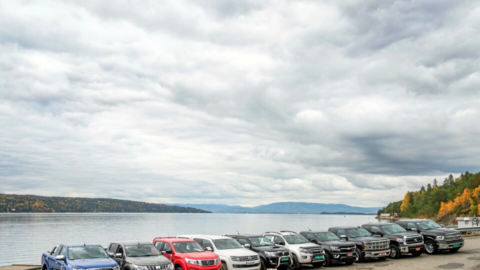 Alle de ti pick-up-modellene vi har testet. Fra venstre: Ford Ranger, Mitsubushi L200, Nissan NP300, VW Amarok, Toyota Hilux, Isuzu D-Max, Chevrolet Colorado, Chevrolet Silverado, Toyota Tundra og Dodge Ram.